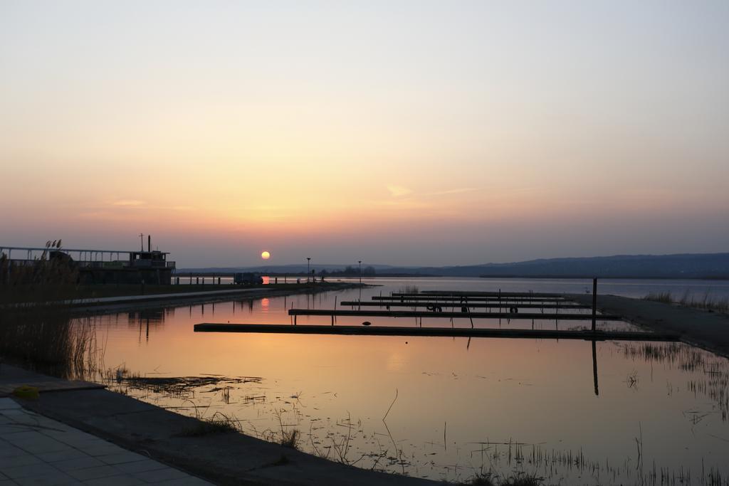 Lake And Spa Apartman Velence Exterior photo